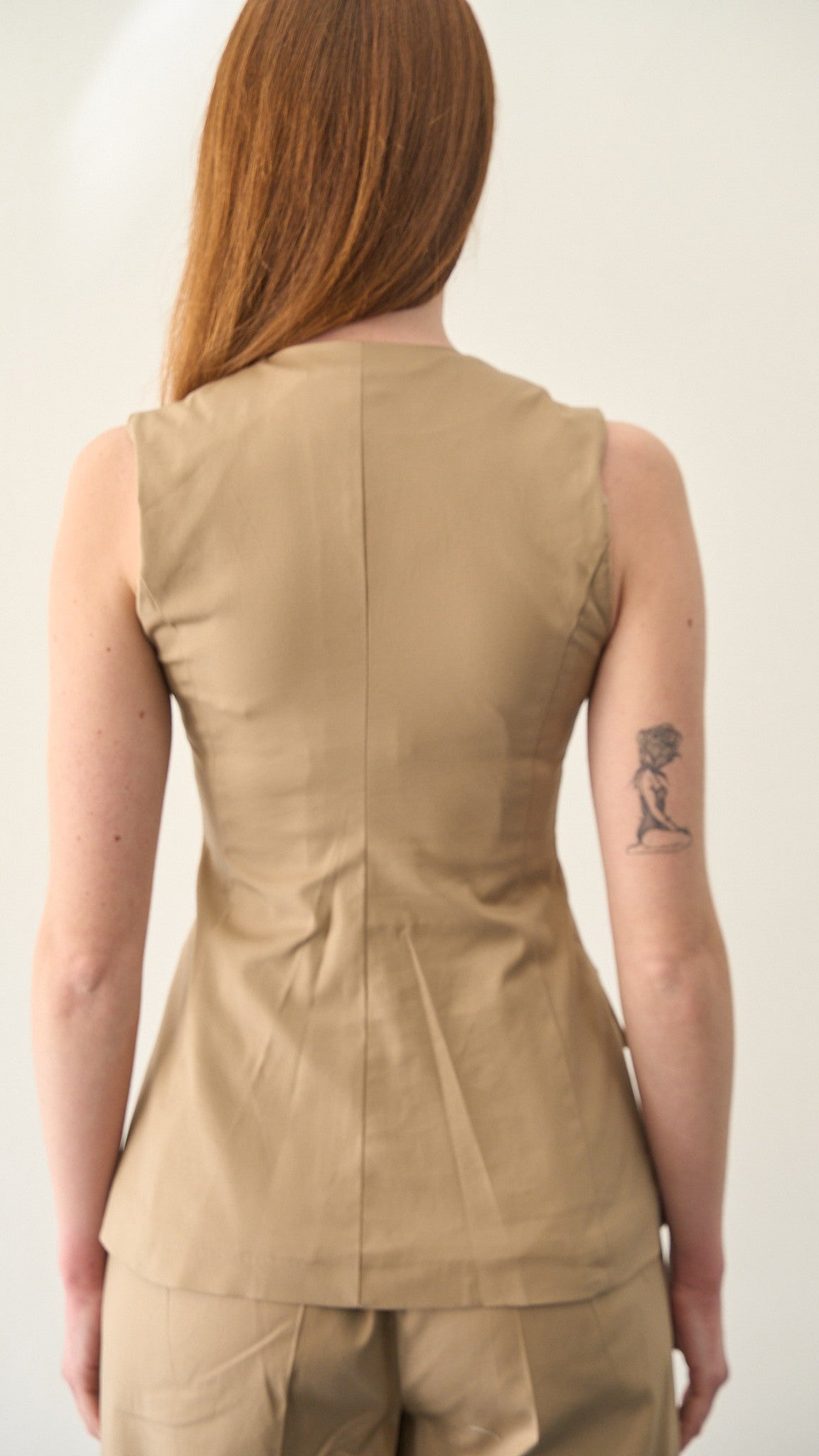 King Kong - Gilet sciancrato con cerniera e tasconi frontali - ART.SP8EG18 Sabbia