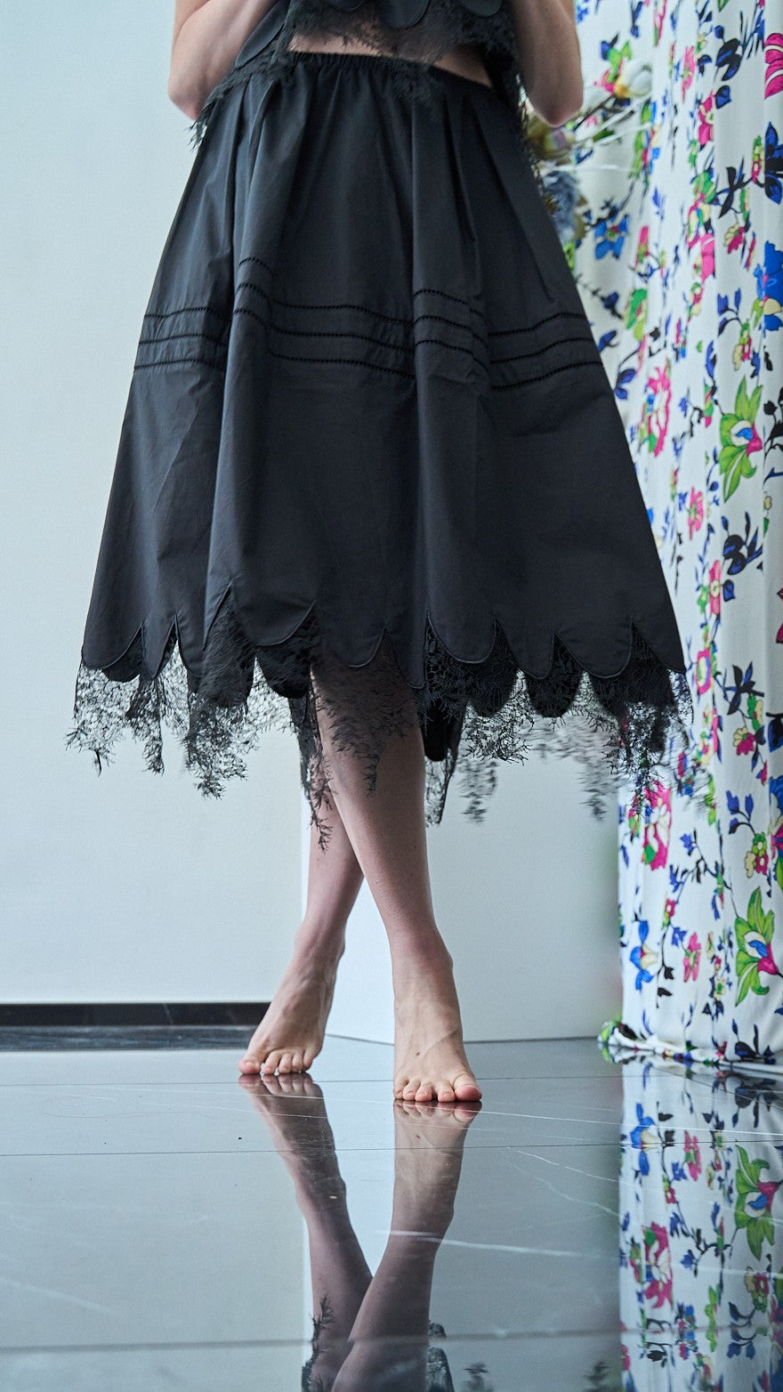 Tensione In - Gonna con elastico con dettagli in pizzo - ART.38420 - Nero