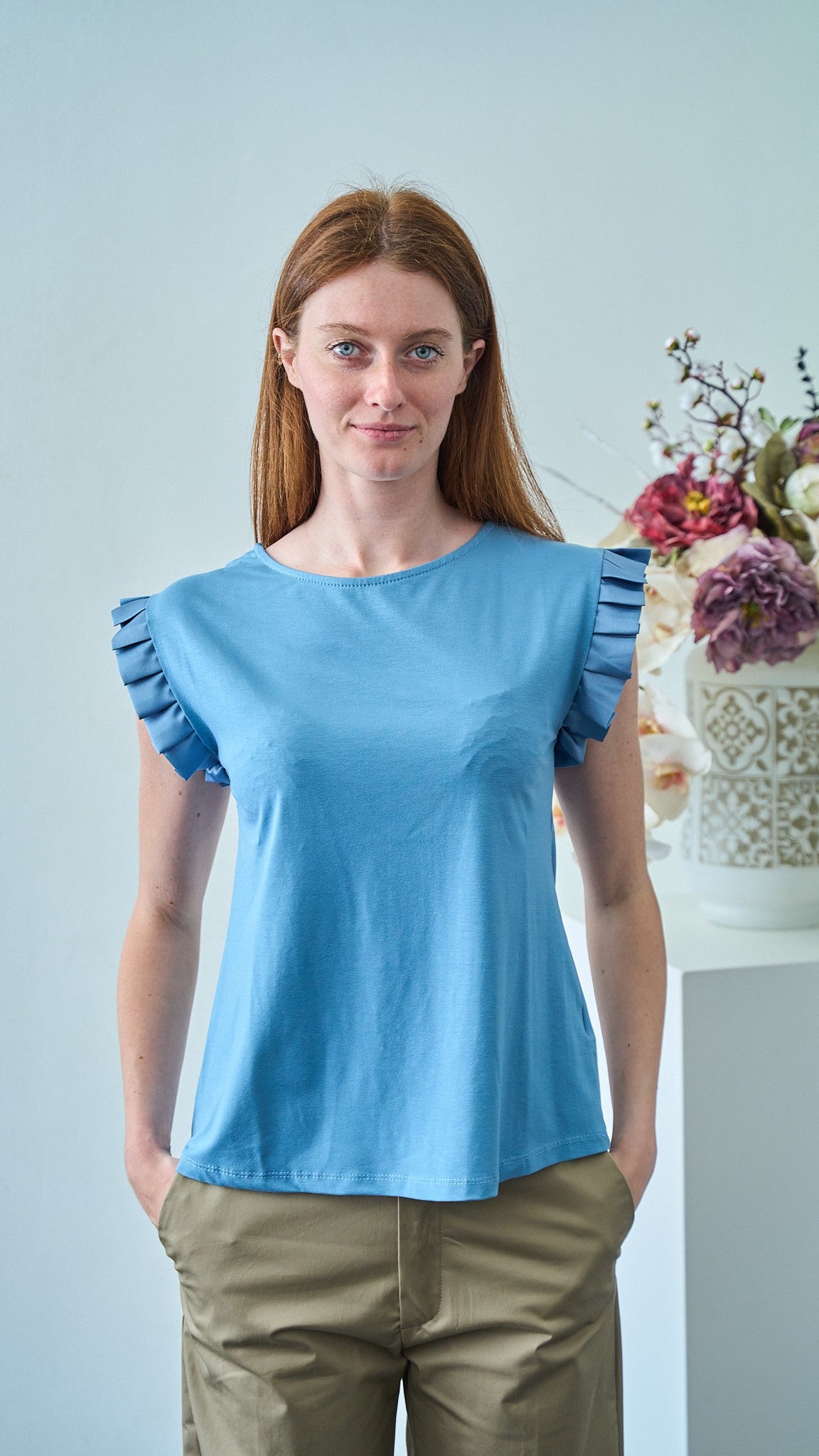 Via Roma - T-shirt con volan su manica - Celeste