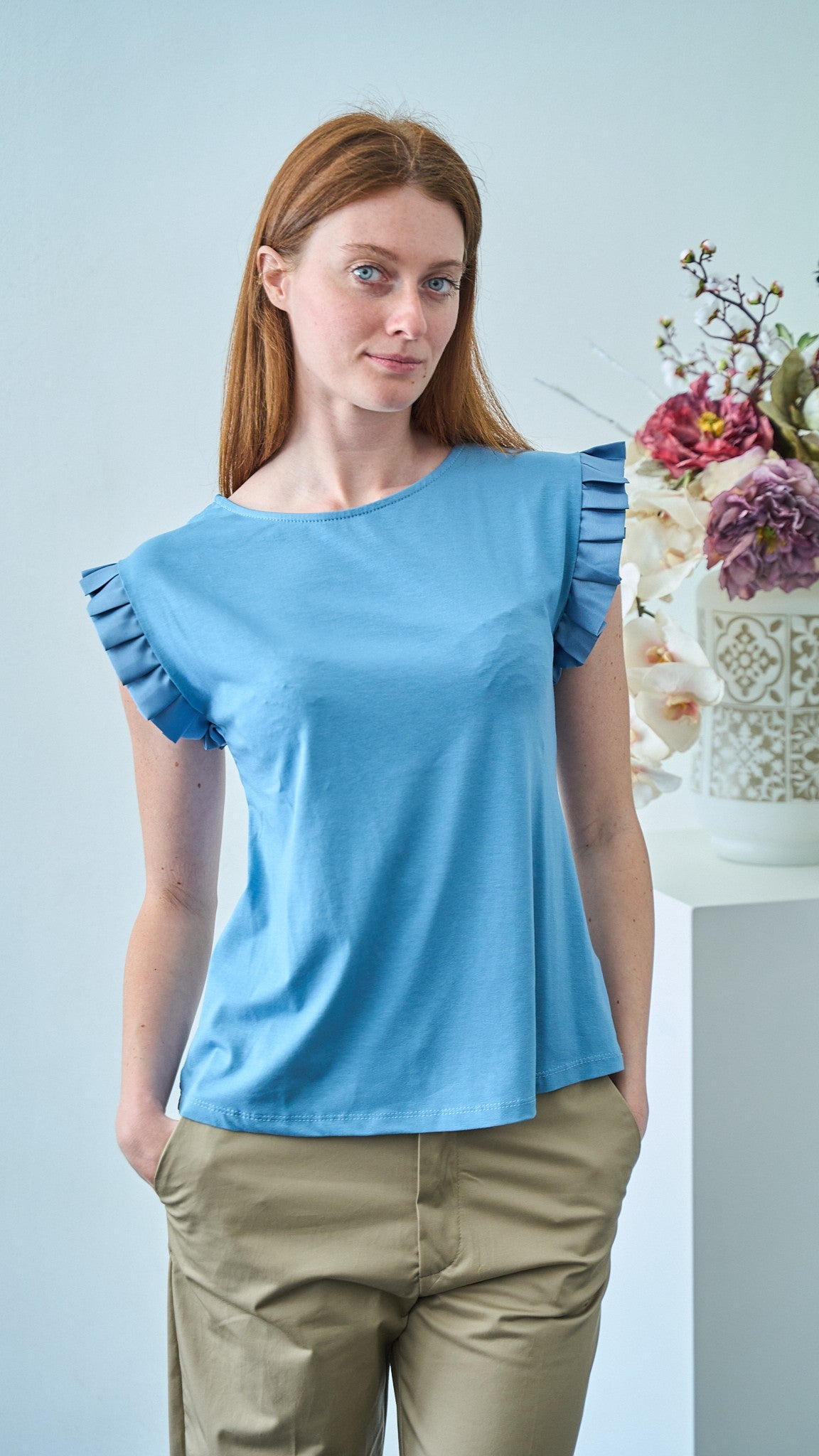 Via Roma - T-shirt con volan su manica - Celeste