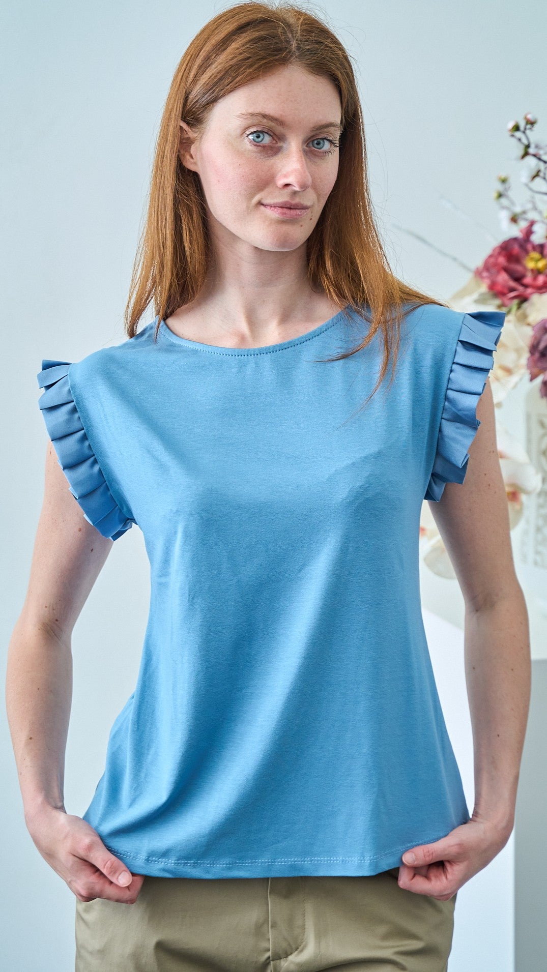 Via Roma - T-shirt con volan su manica - Celeste