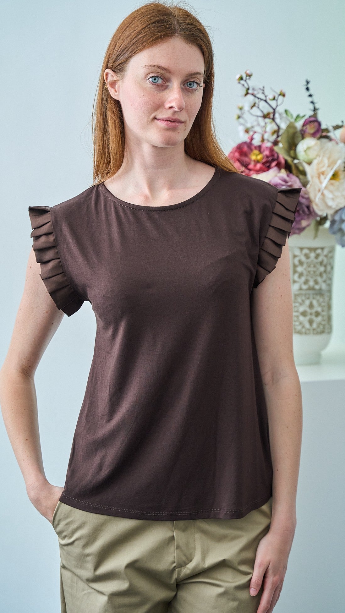Via Roma - T-shirt con volan su manica - Cioccolato