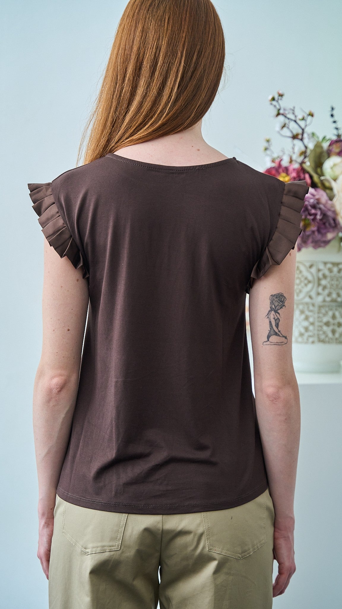 Via Roma - T-shirt con volan su manica - Cioccolato