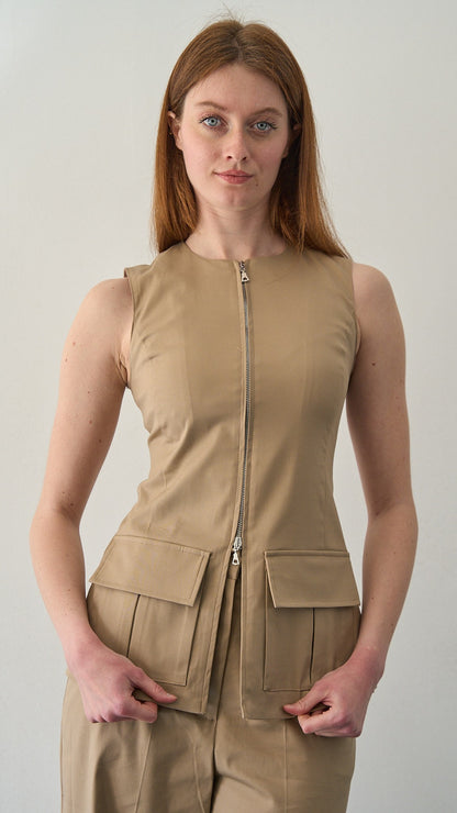 King Kong - Gilet sciancrato con cerniera e tasconi frontali - ART.SP8EG18 Sabbia
