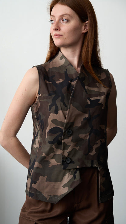 Via Roma - Gilet smanicato taglio moderno Camo
