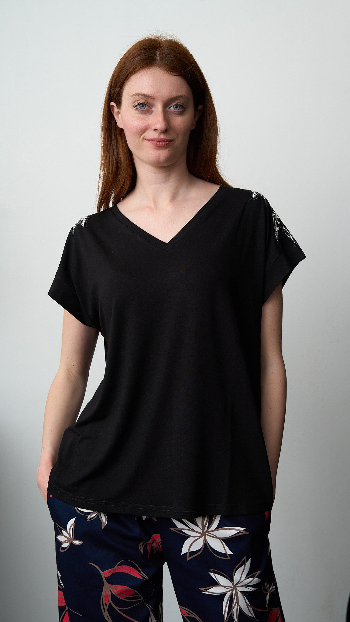 Olivia Rei - T-shirt scollo a V con applicazioni su spalline - ART.SS2636 Argento - Nero