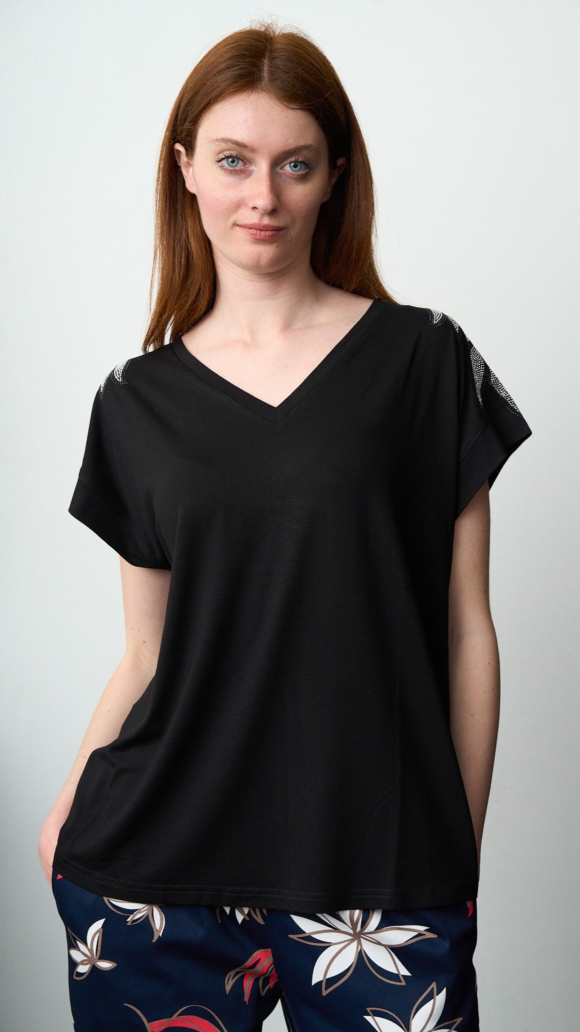 Olivia Rei - T-shirt scollo a V con applicazioni su spalline - ART.SS2636 Argento - Nero