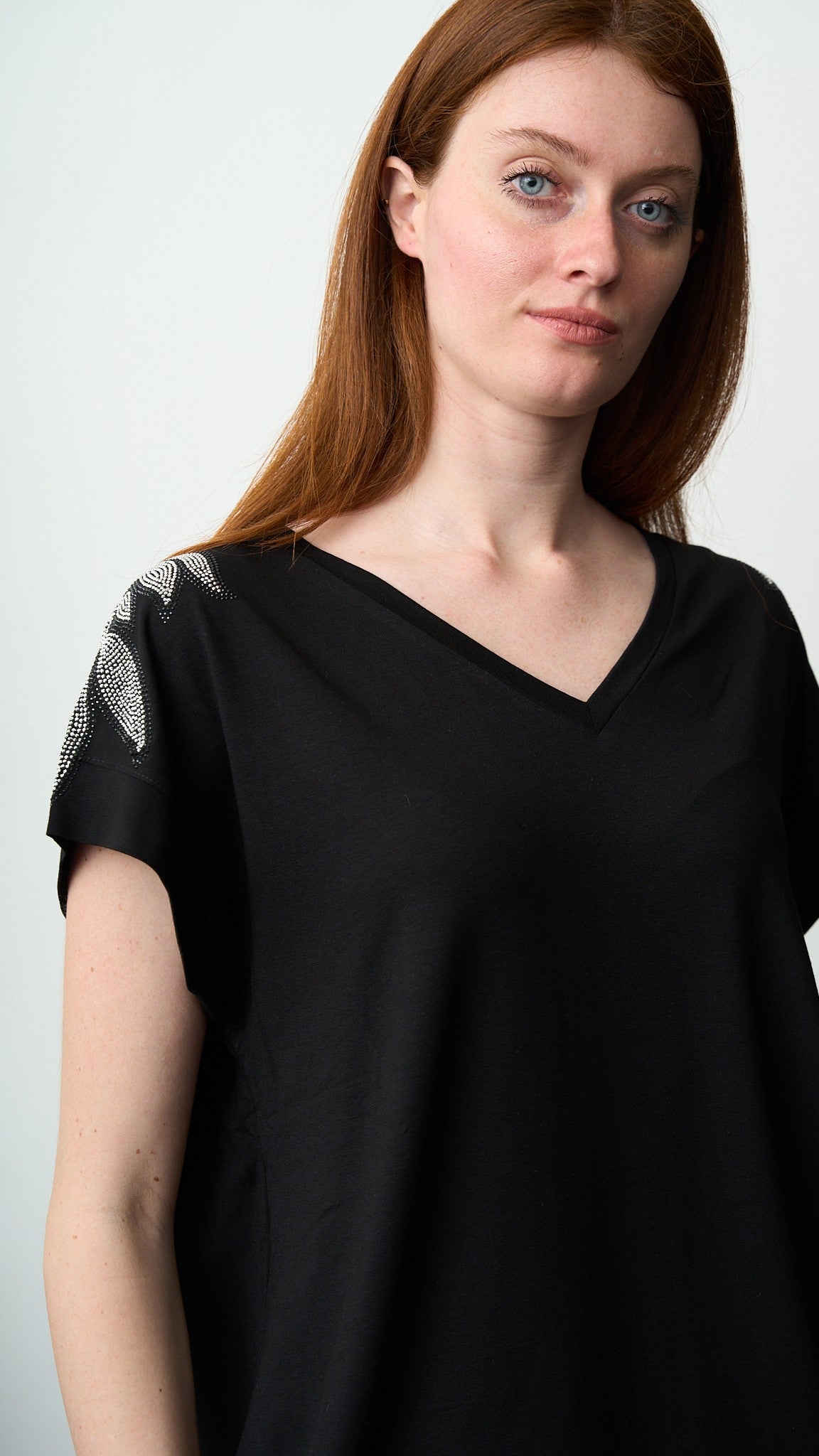 Olivia Rei - T-shirt scollo a V con applicazioni su spalline - ART.SS2636 Argento - Nero