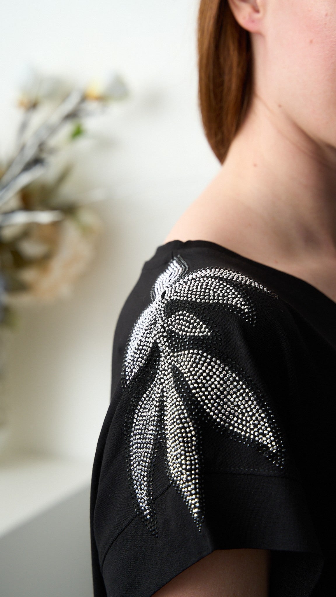 Olivia Rei - T-shirt scollo a V con applicazioni su spalline - ART.SS2636 Argento - Nero