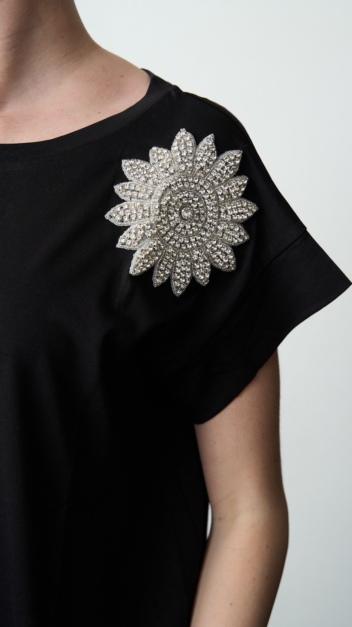Olivia Rei - T-shirt regular con applicazione - ART.SS2639 Nero - Argento