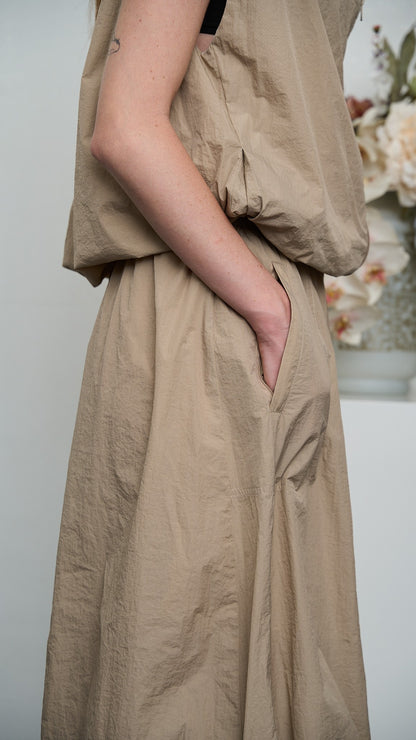 Via Roma - Completo gonna con elastico e giacca smanicata - Beige