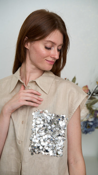 Tensione In - Camicia smanicata con tasca in paillettes - ART.S26CH12 - Sabbia