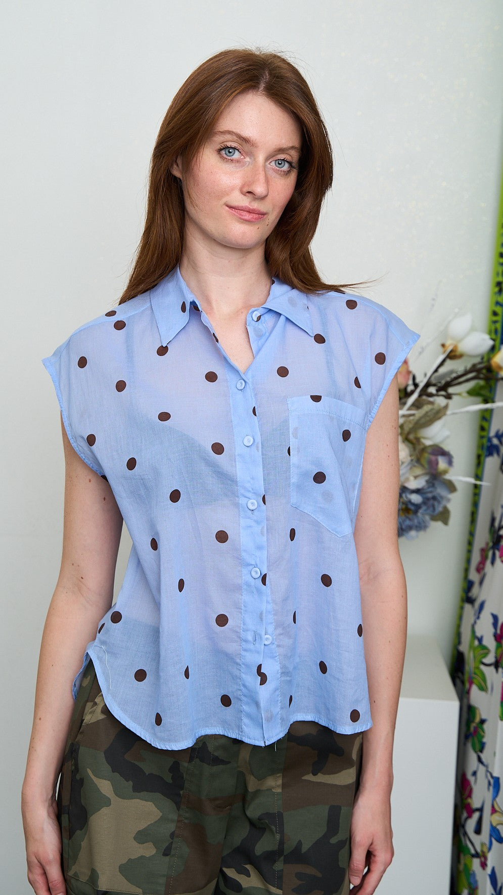 Tensione In - Camicia a pois smanicata con taschino - ART.S26CH17 - Celeste - Moro