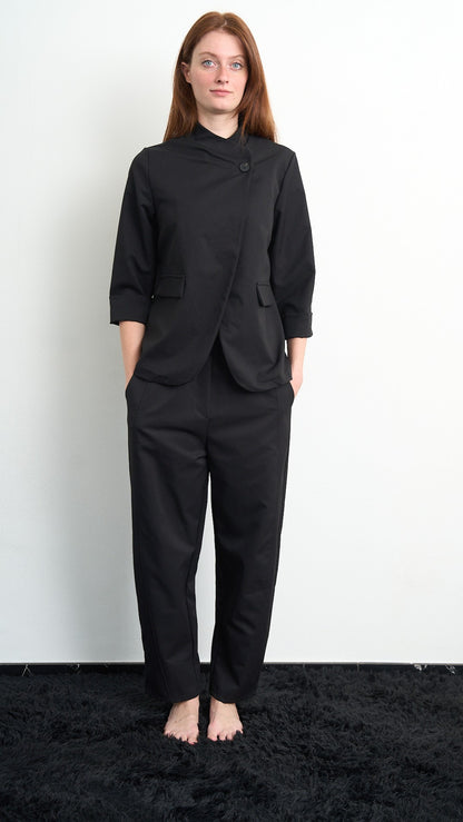 Via Roma - Giacca asimmetrica con collo alto e tasche con pattina - Nero - ART.26AI60001050
