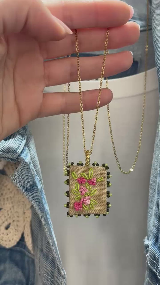 Via Roma - Collana "Primavera" rettangolare Beige - Oro - Verde - Fucsia
